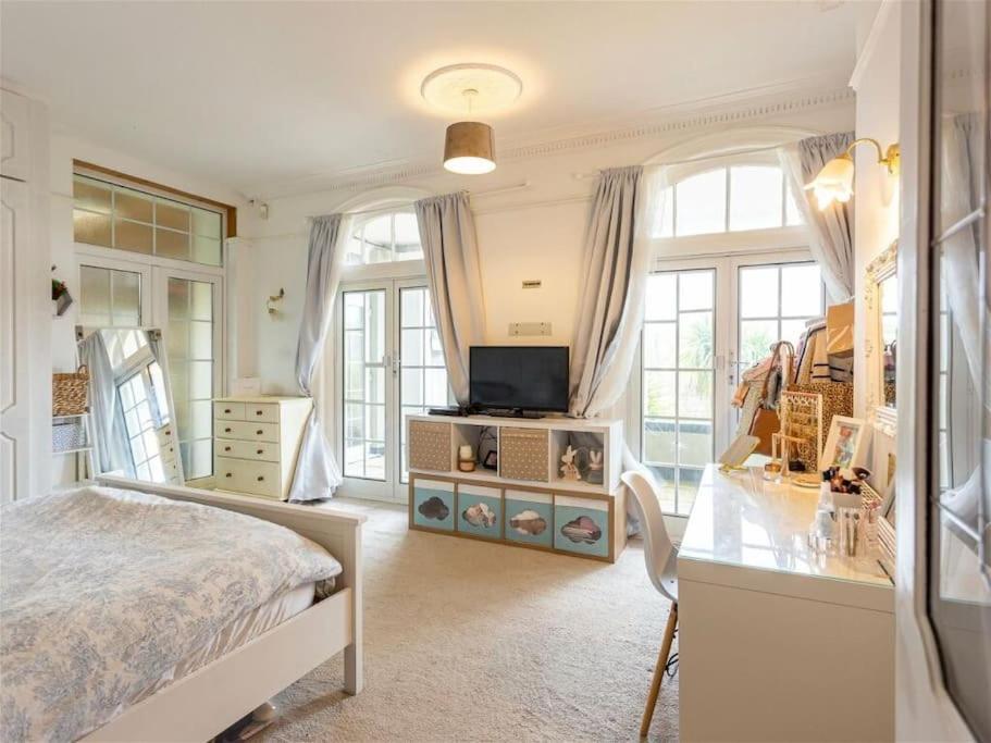 Henstridge House Villa อิลฟราคูมบ์ ภายนอก รูปภาพ
