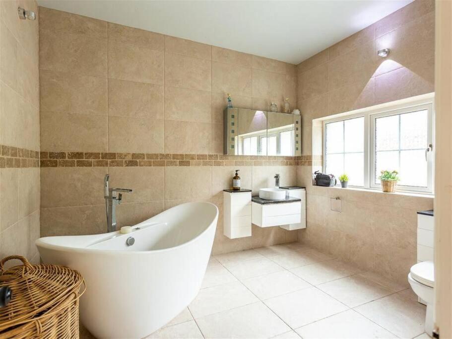 Henstridge House Villa อิลฟราคูมบ์ ภายนอก รูปภาพ